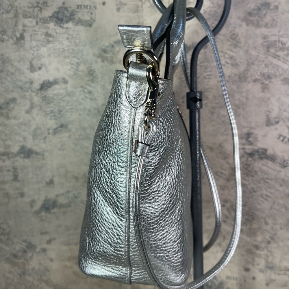 Banana Republic silver leather bag detachable crossbody strap - Picture 4 of 12